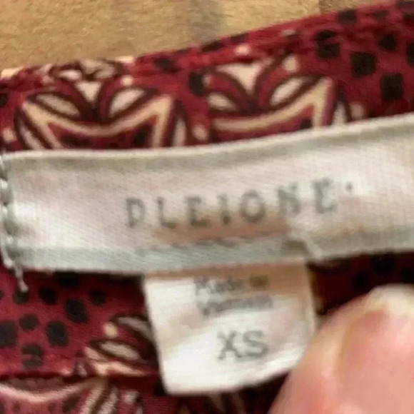 Pleione semi sheer tunic, long button  up sleeves, V-neck , light weight, summer - Picture 4 of 6